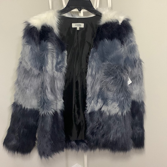 Charlotte Russe Jackets & Blazers - NWT CHARLOTTE RUSSE FAUX FUR JACKET
